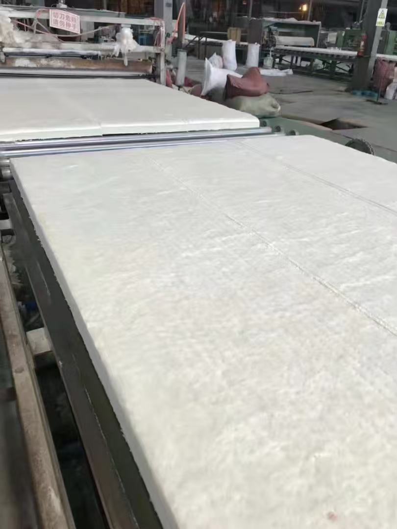 Ceramic fiber blanket for high temperature industrial insulation